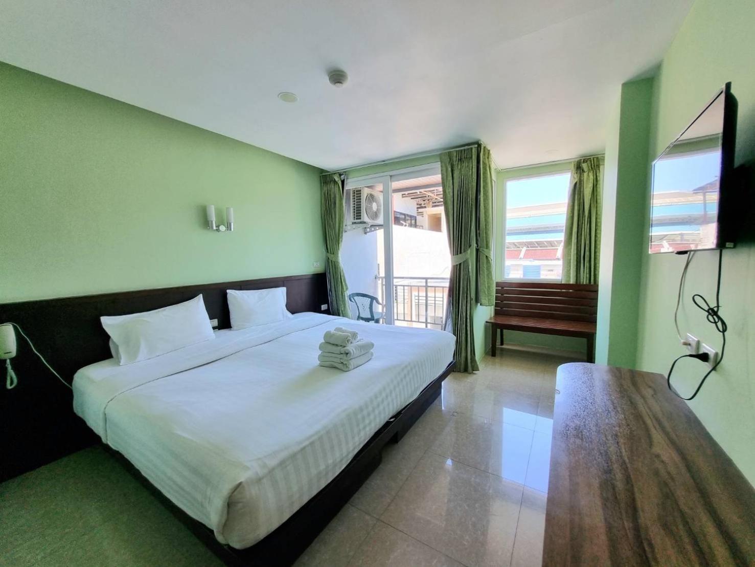 77 Patong Hotel & Spa Eksteriør billede