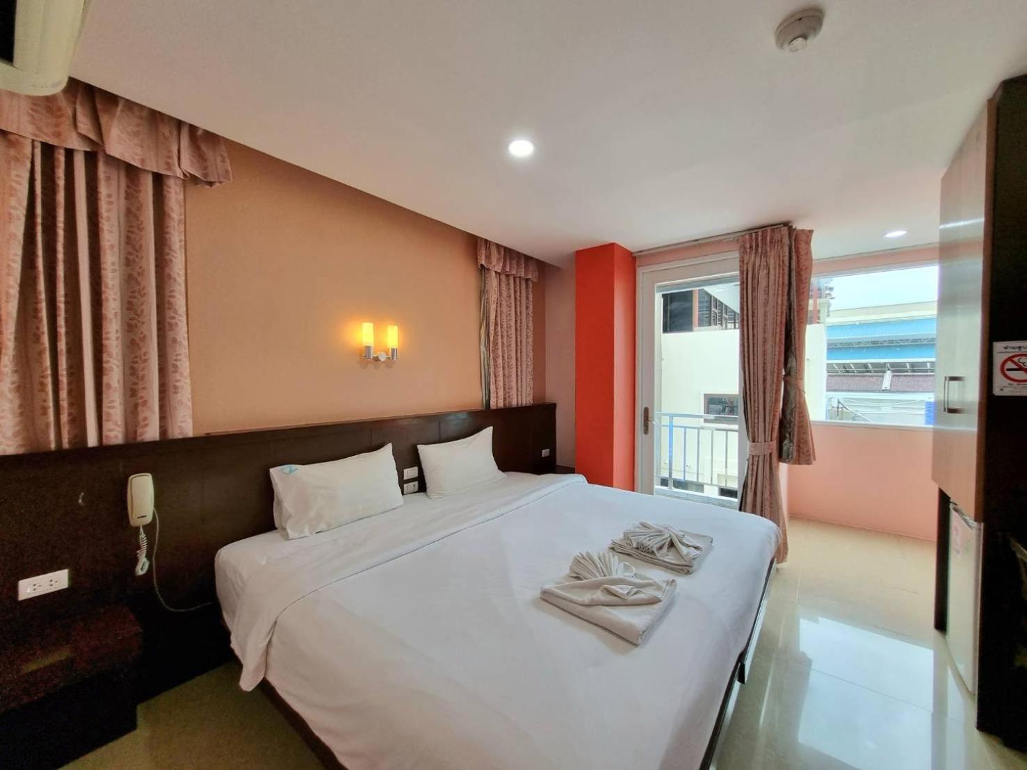 77 Patong Hotel & Spa Eksteriør billede