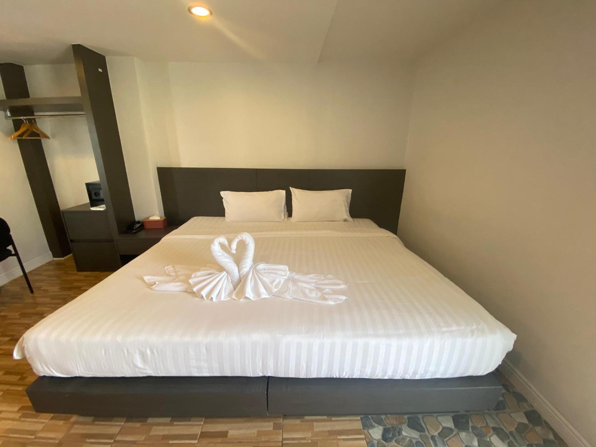 77 Patong Hotel & Spa Eksteriør billede