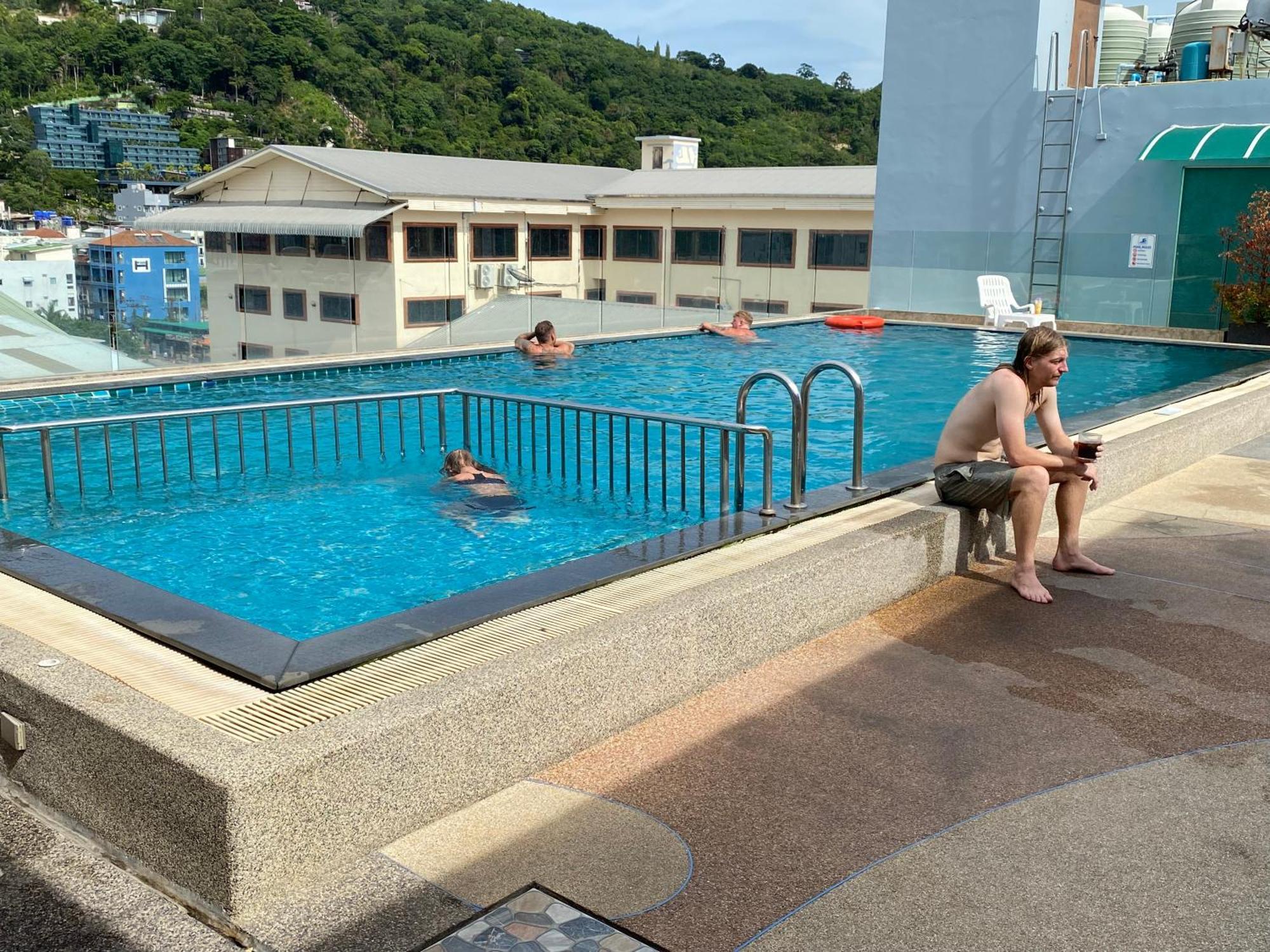 77 Patong Hotel & Spa Eksteriør billede