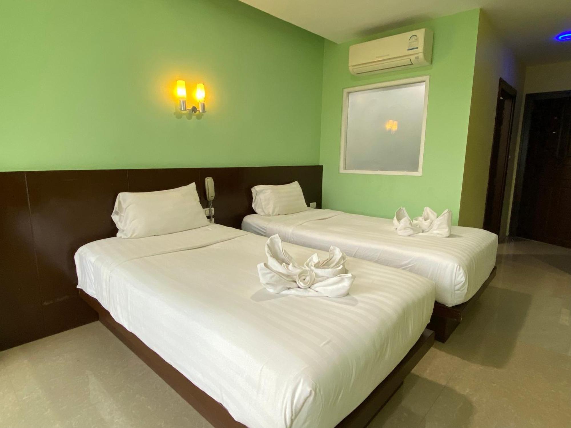 77 Patong Hotel & Spa Værelse billede
